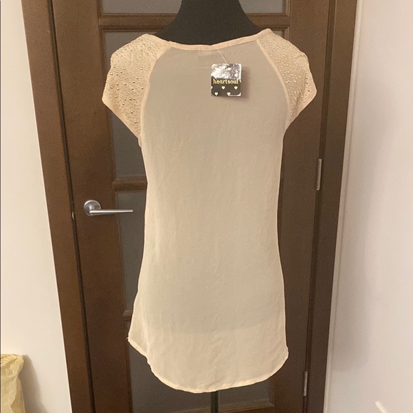 NWT Studded Shoulder Cream Cap Sleeve Tee. - Picture 6 of 9